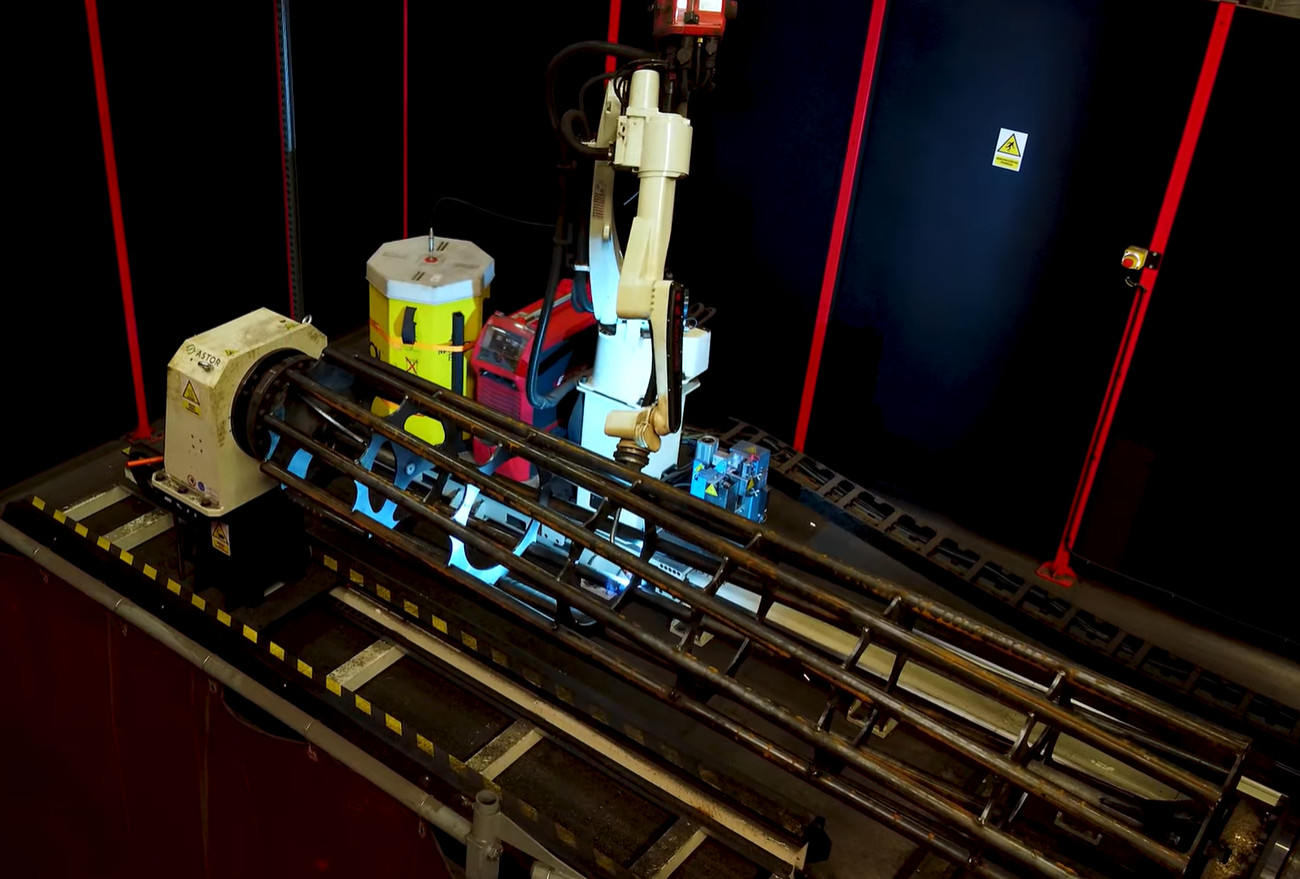 Non-destructive robotic inspection of heavy machinery structural frame welds